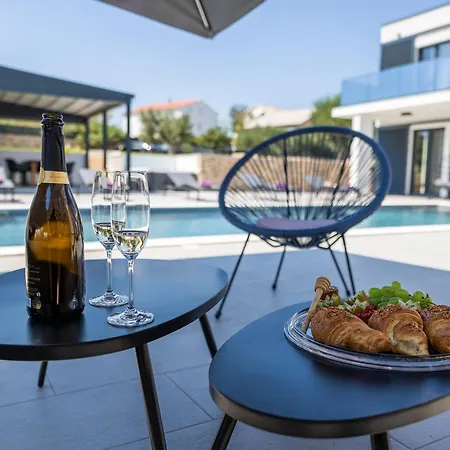 فيلة Royal Rock Ražanac